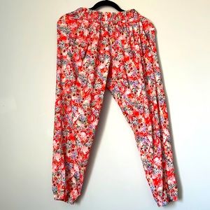 Lululemon cute floral jogger pants size 6
